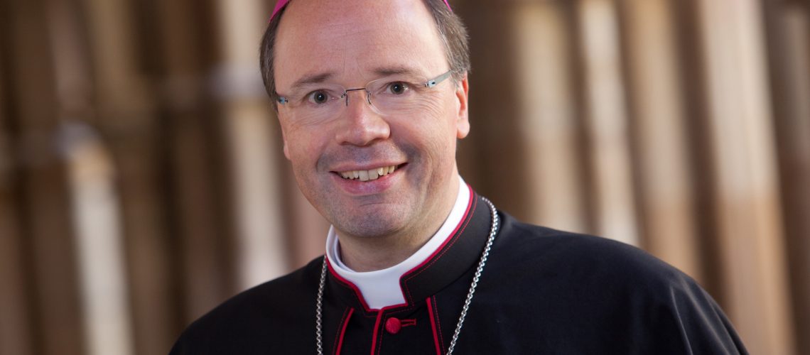 Dr. Stephan Ackermann, Bischof von Trier, im Kreuzgang des Trierer Doms.